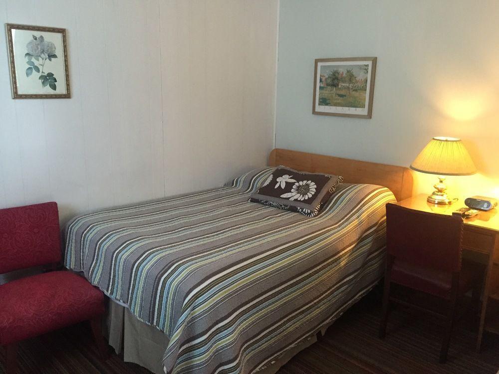 Twin Peaks Motel Napanee Ngoại thất bức ảnh