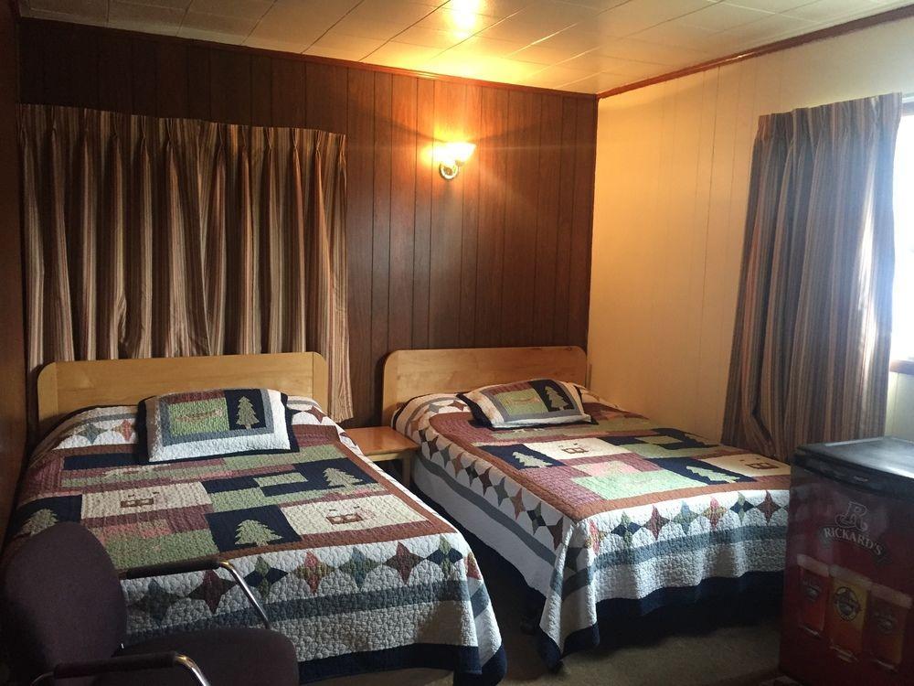 Twin Peaks Motel Napanee Ngoại thất bức ảnh