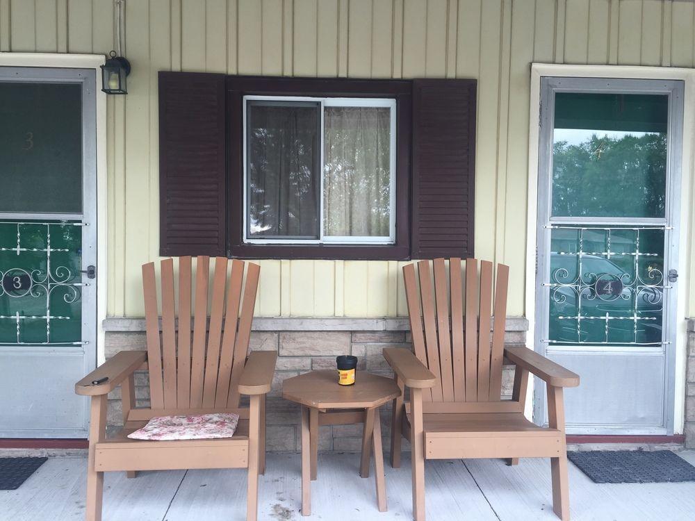 Twin Peaks Motel Napanee Ngoại thất bức ảnh