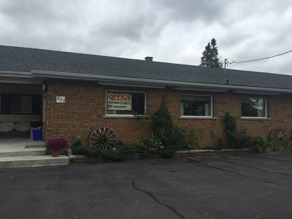 Twin Peaks Motel Napanee Ngoại thất bức ảnh