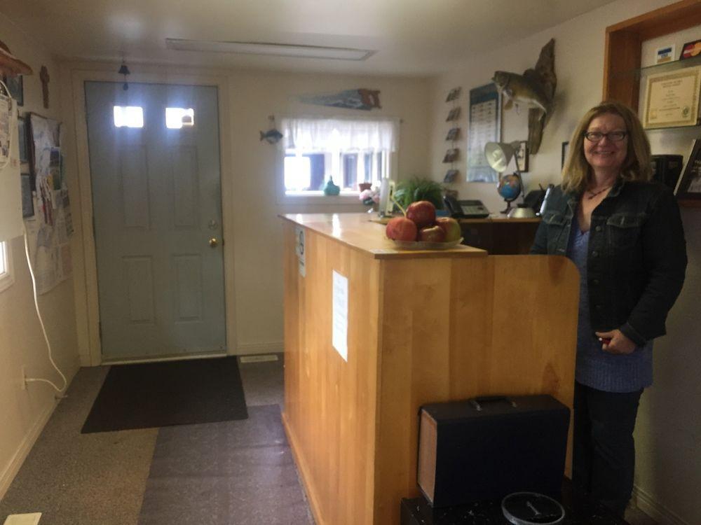 Twin Peaks Motel Napanee Ngoại thất bức ảnh