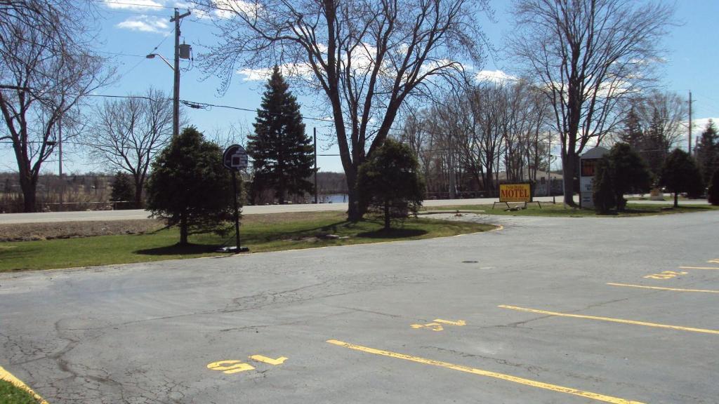 Twin Peaks Motel Napanee Ngoại thất bức ảnh