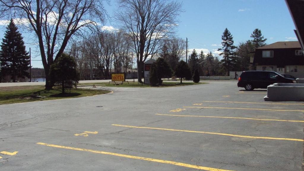 Twin Peaks Motel Napanee Ngoại thất bức ảnh