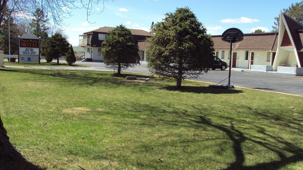 Twin Peaks Motel Napanee Ngoại thất bức ảnh